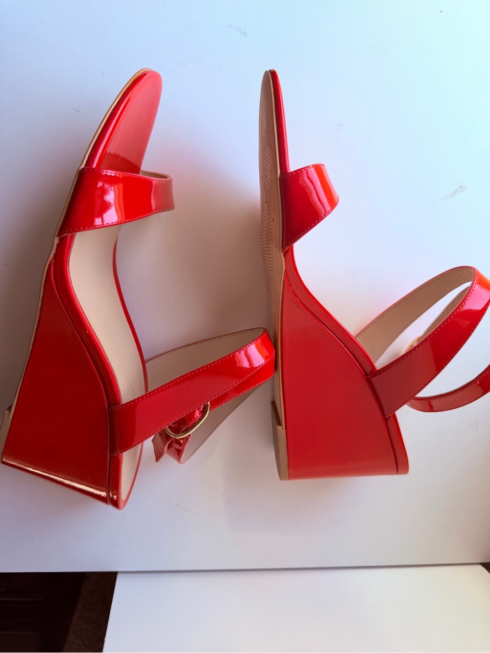 Stuart Weitzman Red Patent Leather Wedge Sandals Gold Buckle Size 11 - Picture 5 of 10